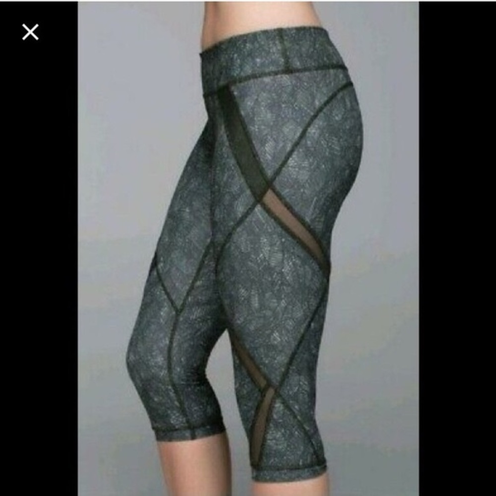 Lululemon Green Leaf Print 🌿 Capri Leggings